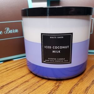 Bath & Body Works / WB Iced Coconut Milk 3-Wick Candle
